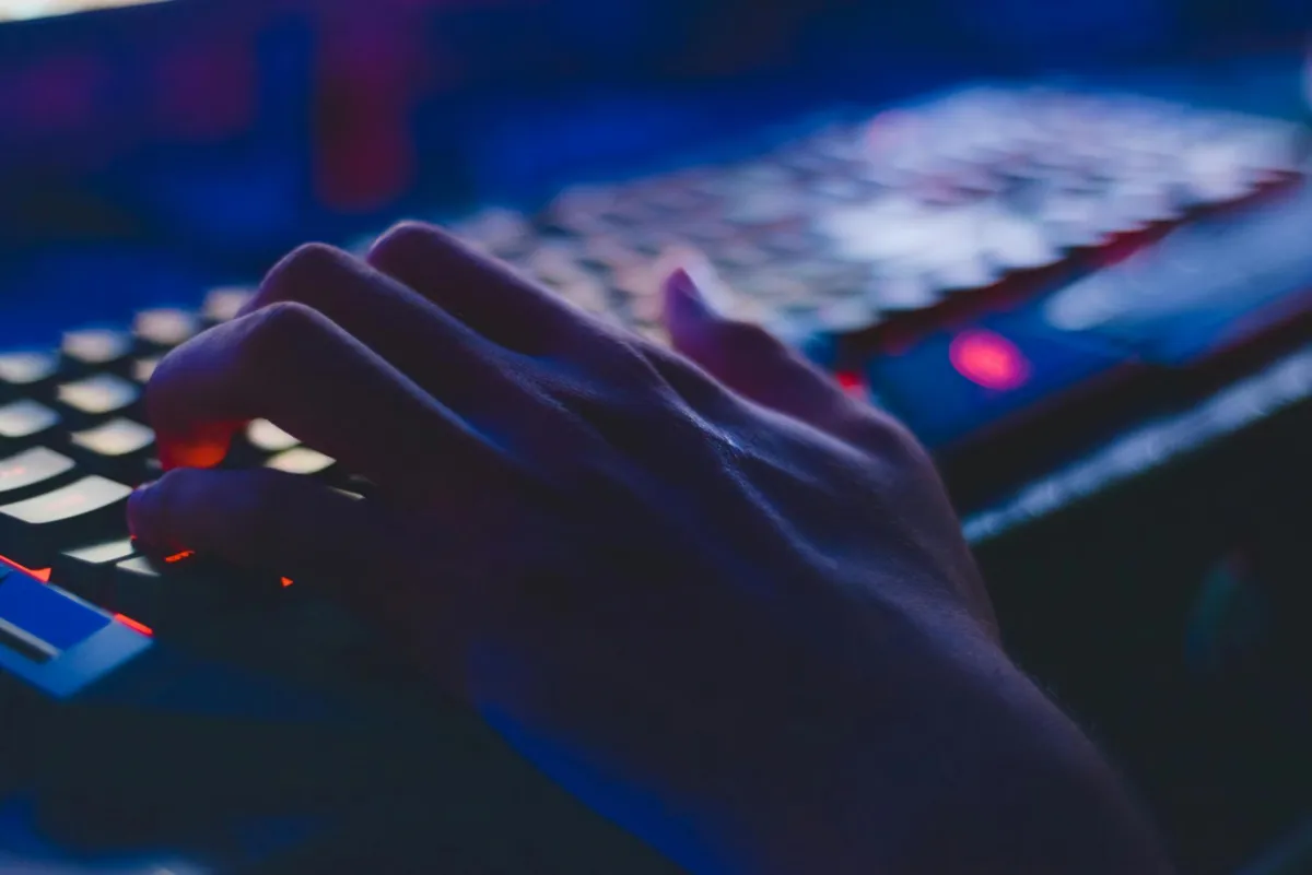  Przesyłał treści pornograficzne11-latce. Usiłował nakłonić ją do spotkania