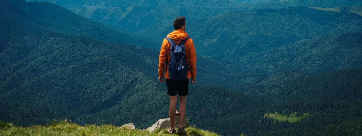 Piesze wyprawy górskie — jak zaplanować to dobrze i bezpiecznie. Rozmowa z przewodnikiem beskidzkim, Tomaszem Koczańskim. // Піші гірські походи — як це правильно та безпечно спланувати. Розмова з бескидським провідником, Томком Кочанським