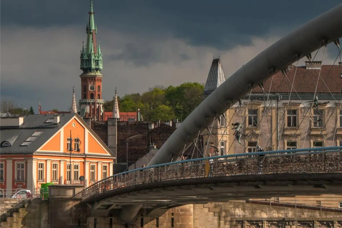 Trzeba wykazać się cierpliwością, aby złapać odpowiedni kadr. Jak fotografować z kładki Bernatka?