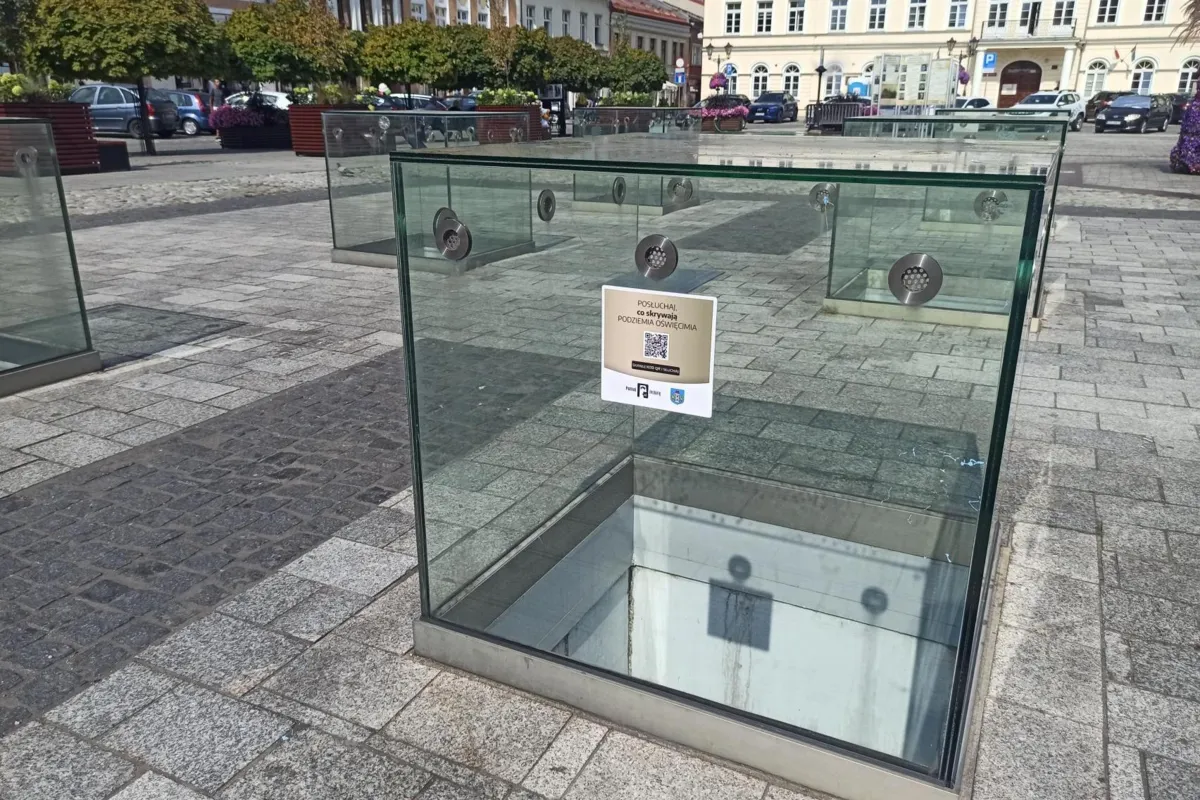Skanując QR kod można odkryć tajemnice oświęcimskich podziemi w sercu miasta