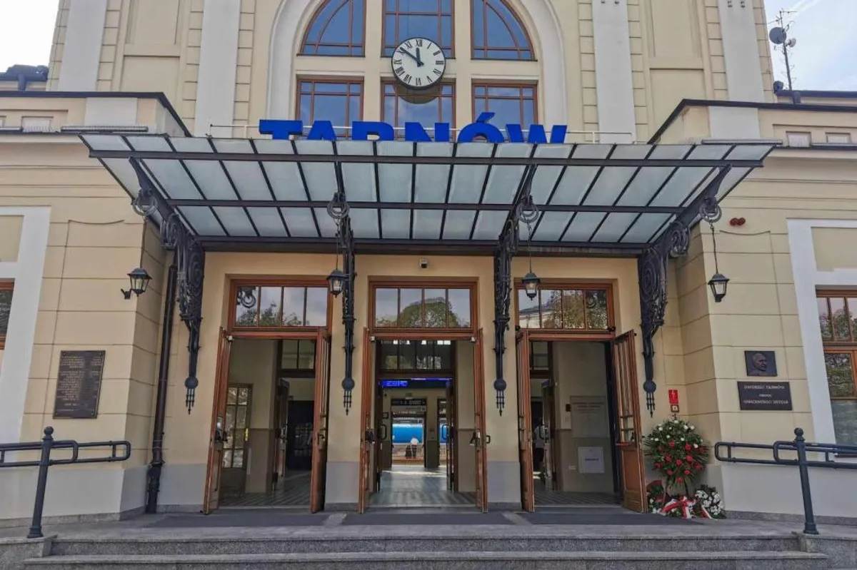 Najpierw pomnik L. Kaczyńskiego, teraz awantura o tablicę na dworcu PKP w Tarnowie
