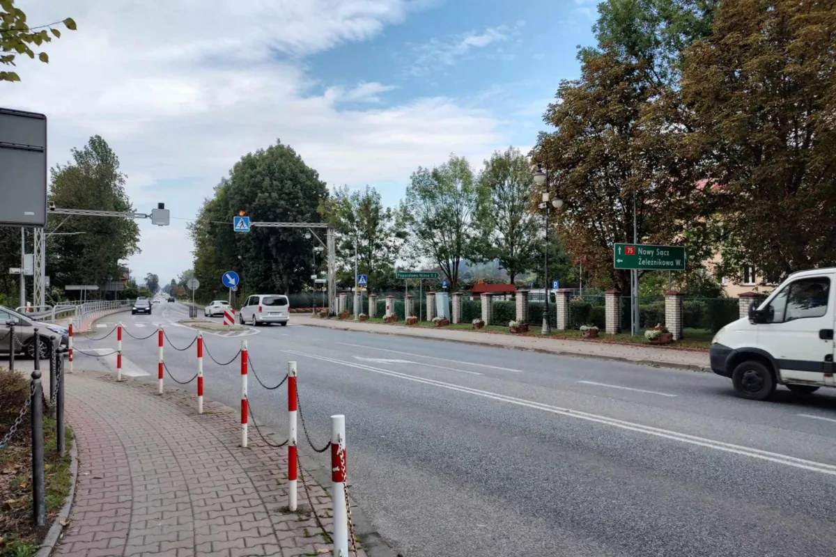 Koniec z wypadkami i wymuszaniem pierwszeństwa. Niebezpieczne skrzyżowanie w Nawojowej ma być przebudowane