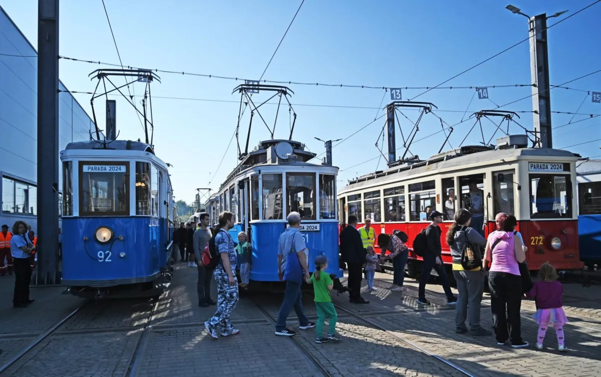 Wielki tort, karaoke, zwiedzanie schronów. Tylko Nowa Huta mogła mieć takie urodziny