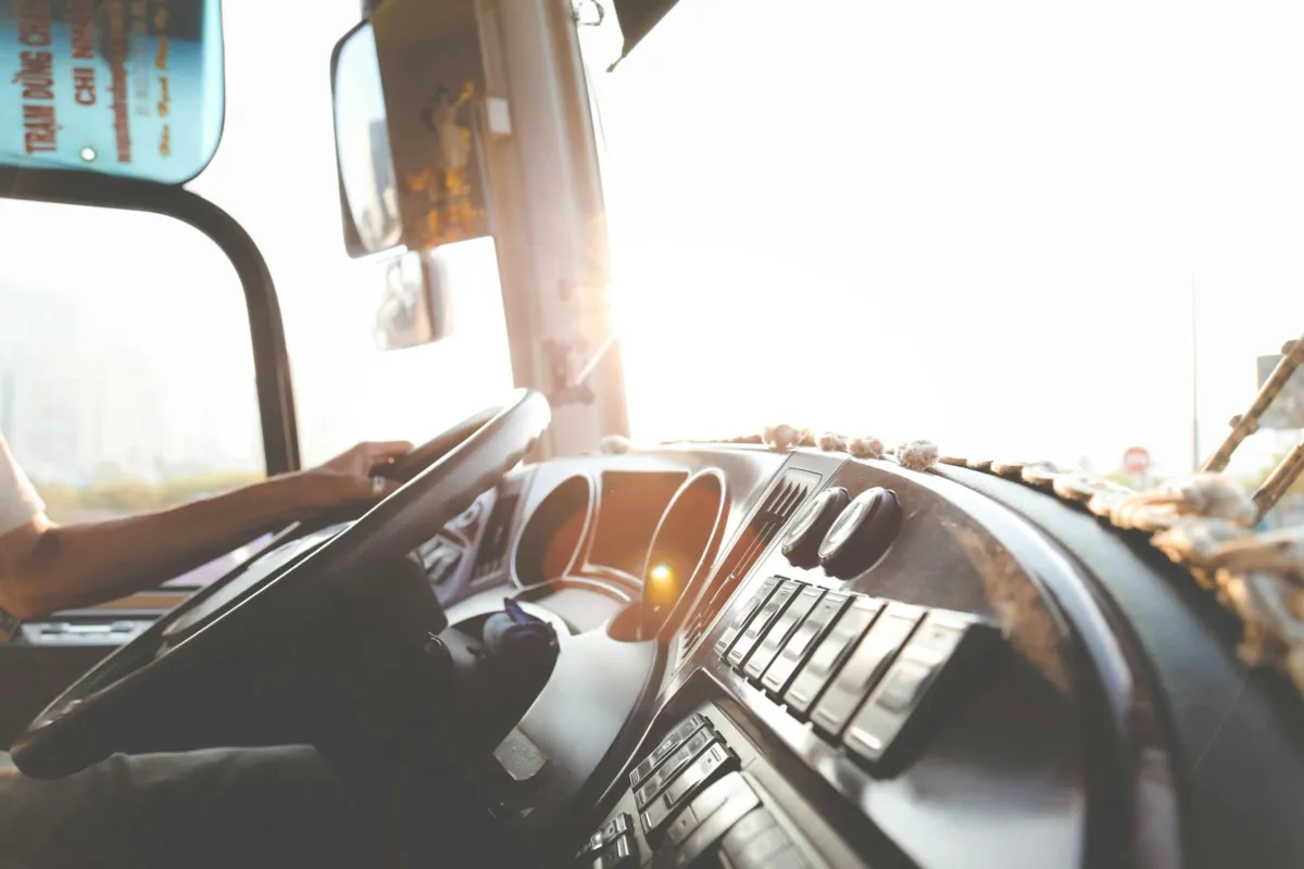 Szkolne autobusy z usterkami, kierowcy bez uprawnień. Niepokojące wyniki kontroli w Małopolsce