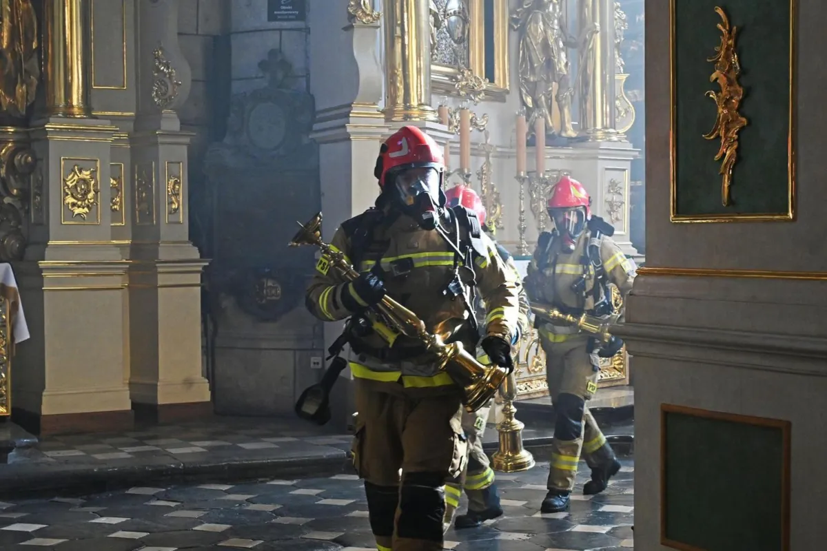 Na szczęście to nie prawdziwy pożar Bazyliki
