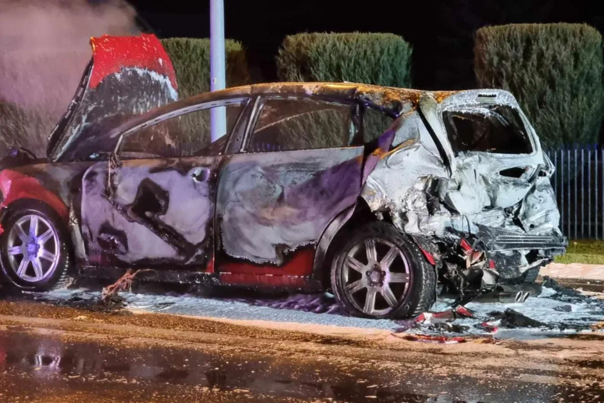 Wypadek na drodze krajowej w Szymbarku. Jedno z aut doszczętnie spłonęło