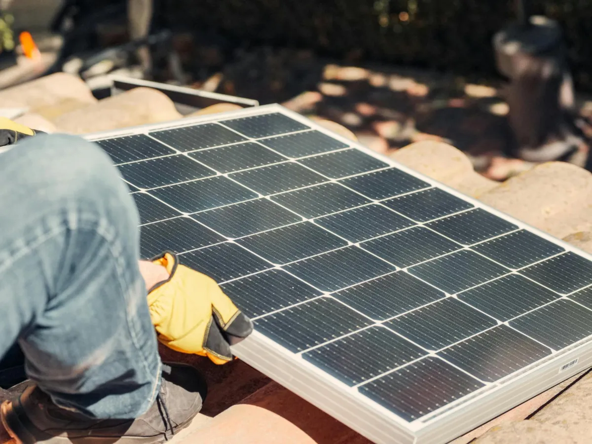 Nawet 250 tysięcy złotych na instalację Odnawialnych Źródeł Energii. Kto może skorzystać?