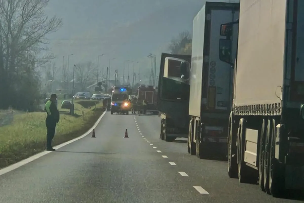 Wypadek na obwodnicy Wojnicza. 20-latek zasłabł za kierownicą