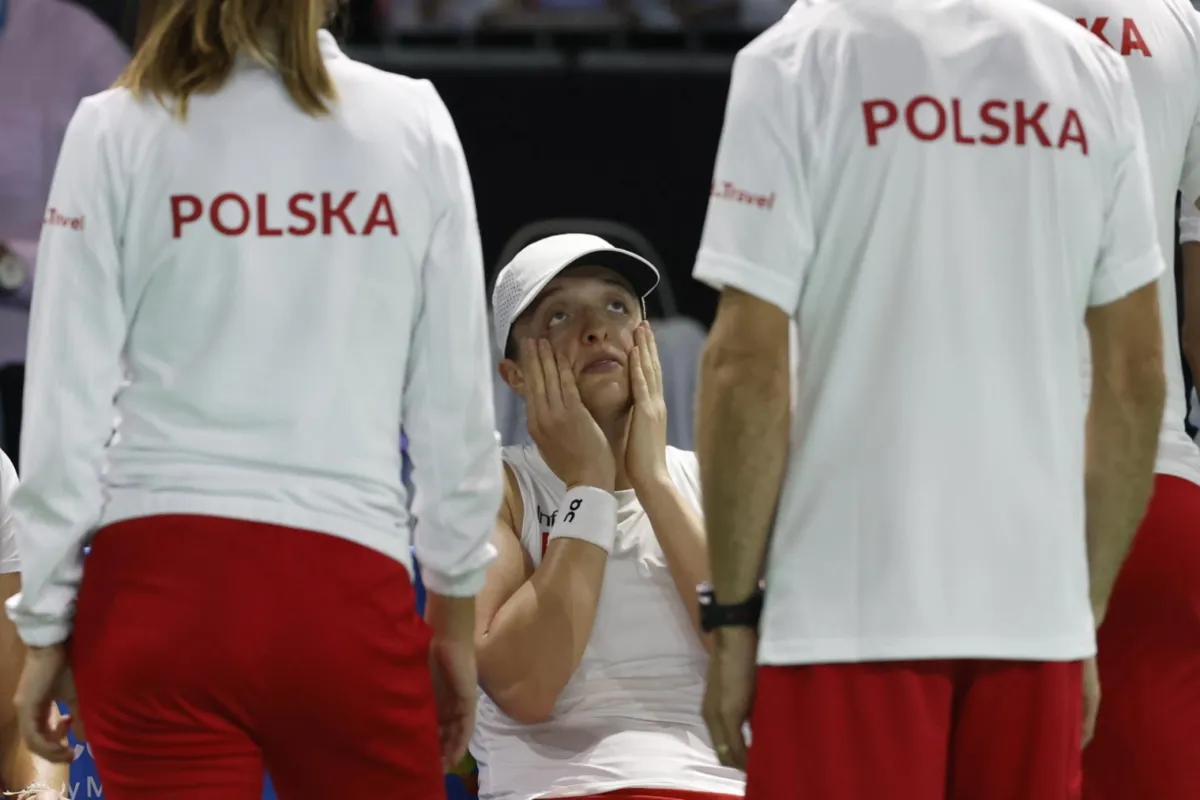   Iga Świątek i Katarzyna Kawa przegrały w deblu. Polskie tenisistki nie zagrają  w  finale Billie Jean King Cup