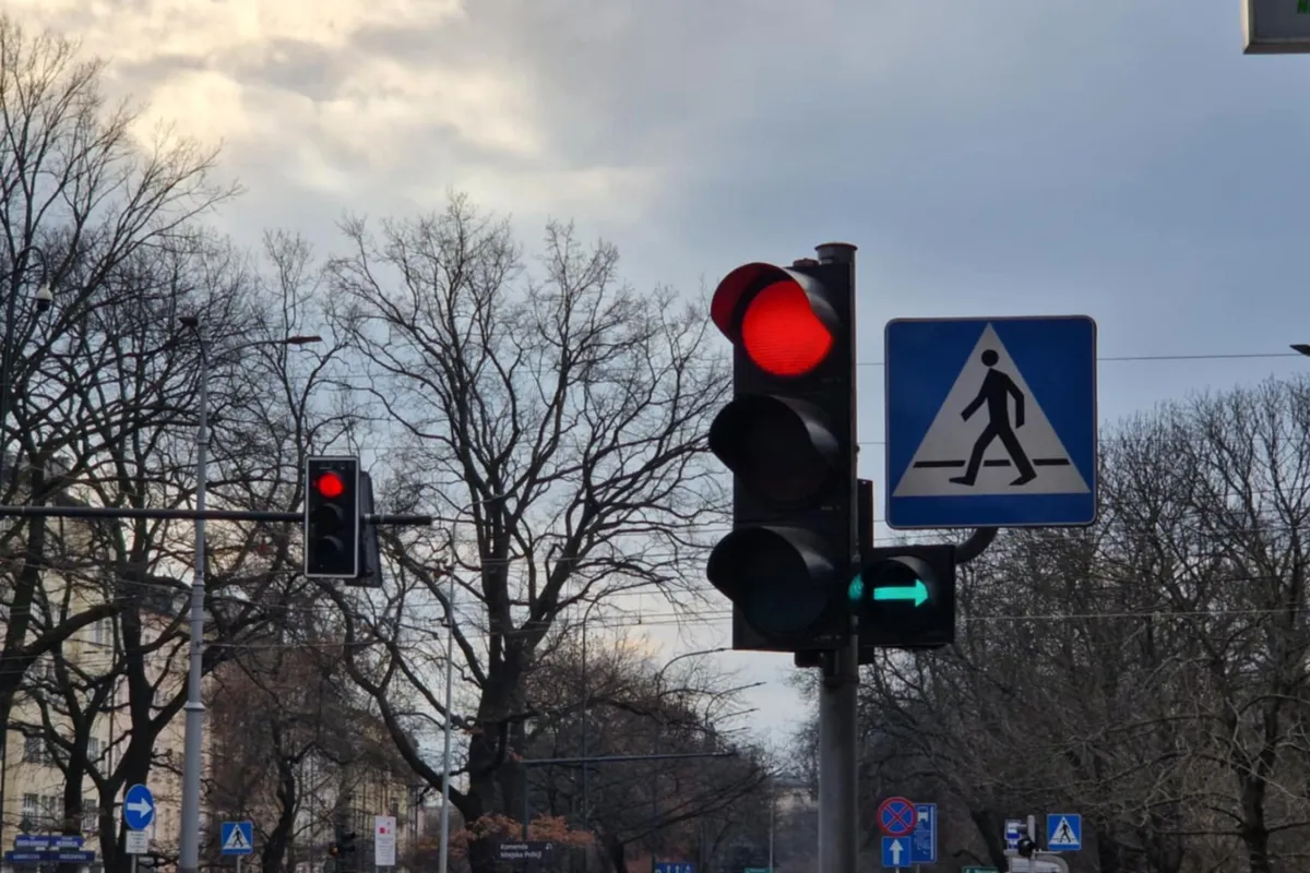 Dwa krakowskie skrzyżowania wśród najbardziej "dochodowych" w Polsce. System RedLight zarejestrował ponad 8 tys. wykroczeń