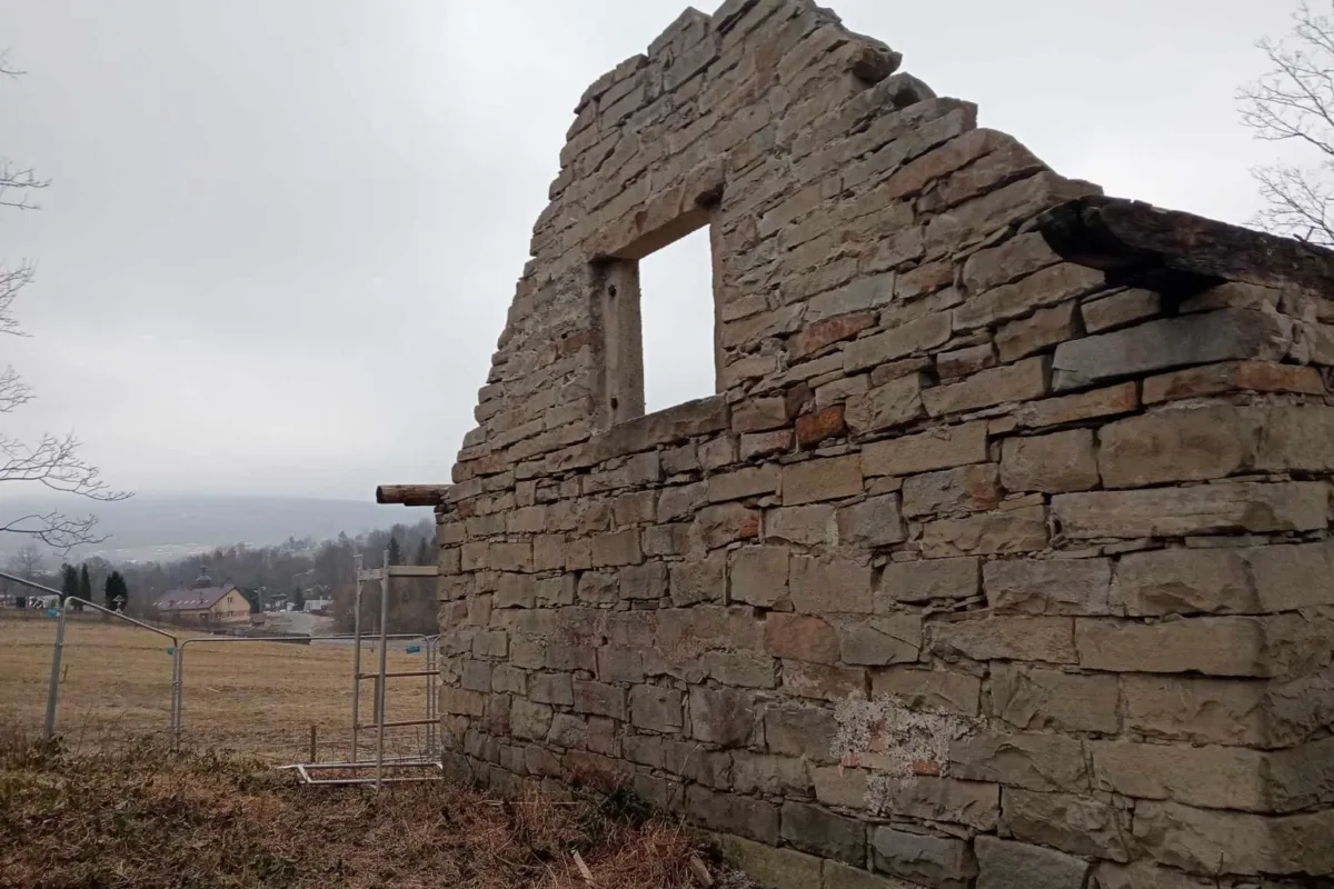 Spichlerz plebański w Bartnem remontowany przez nieprzypadkowych specjalistów