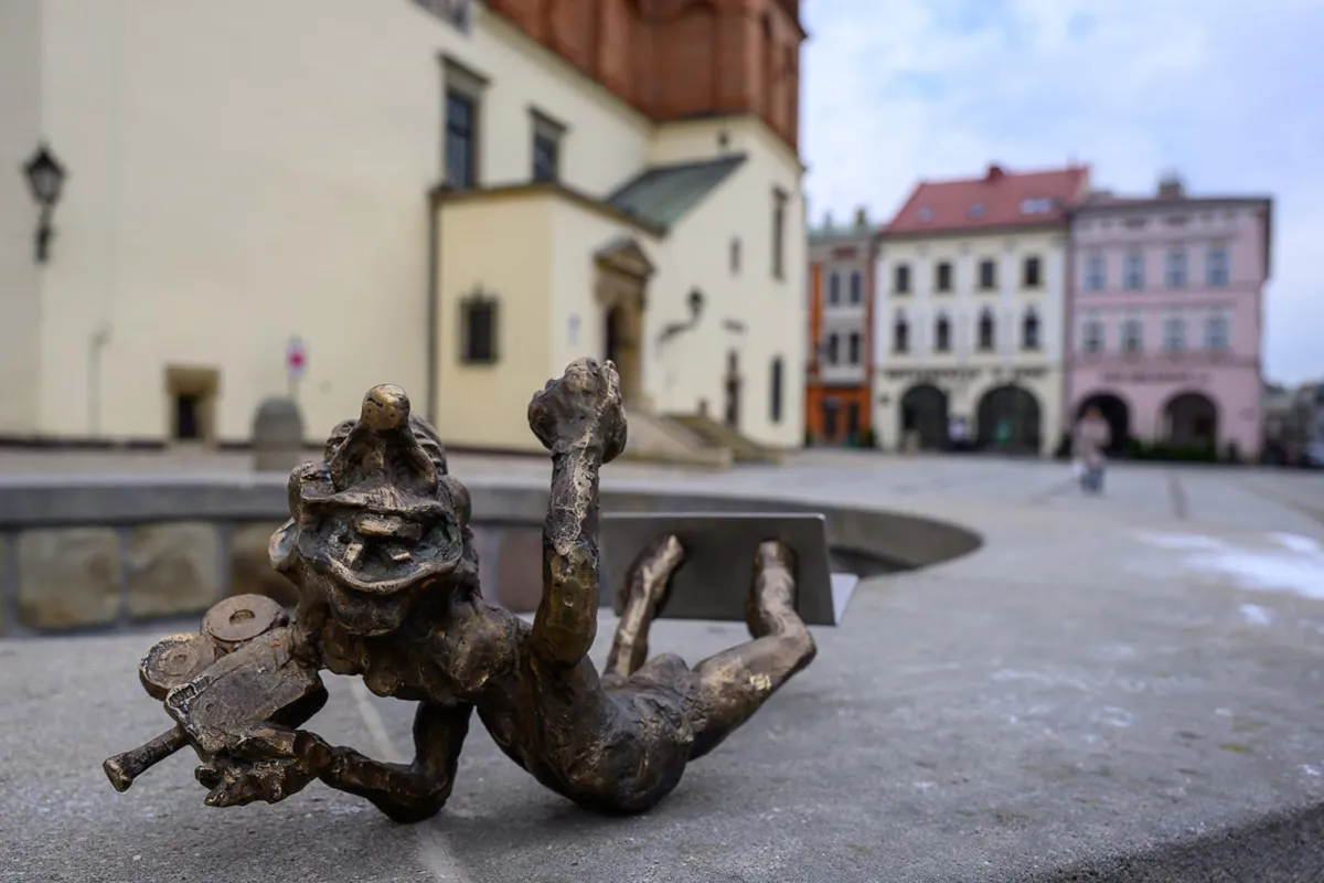 Figurek przybyło, więc tarnowski szlak Maszkaronów czekają drobne korekty