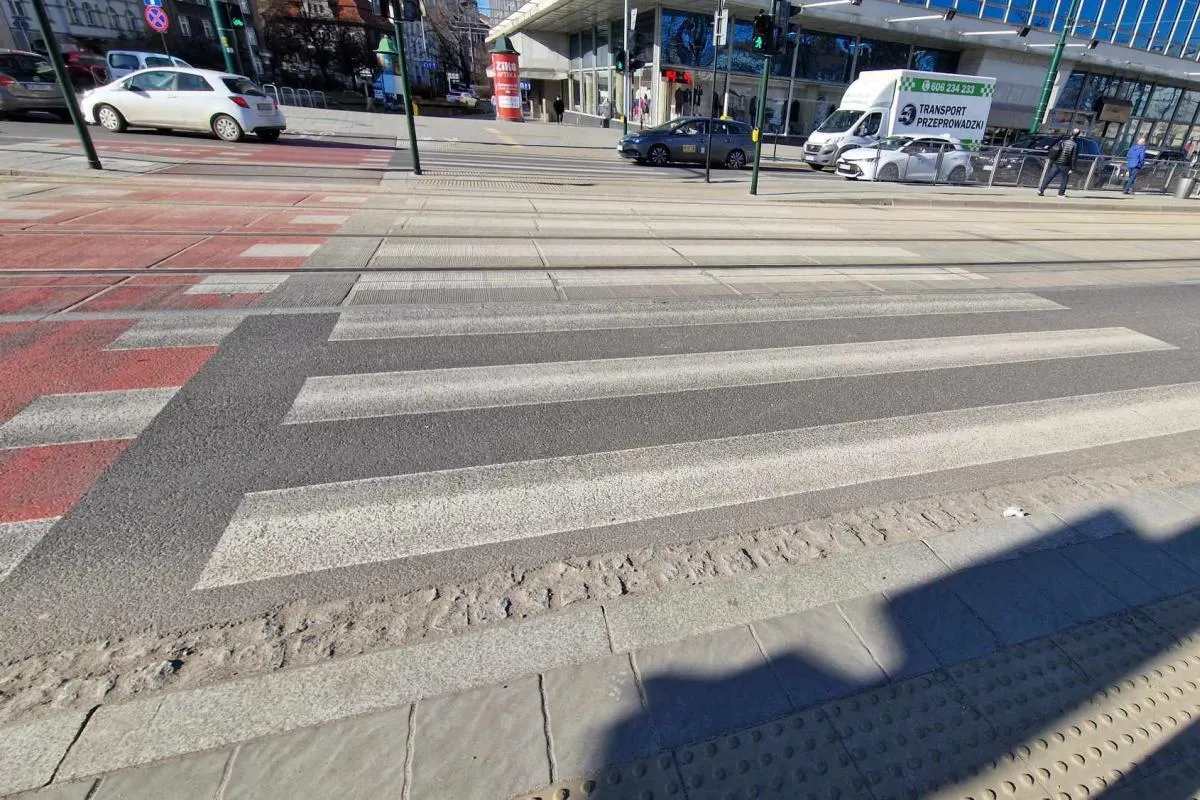 Choć remont ulic Zwierzynieckiej i Kościuszki niedawno się skończył, już pojawiają się usterki