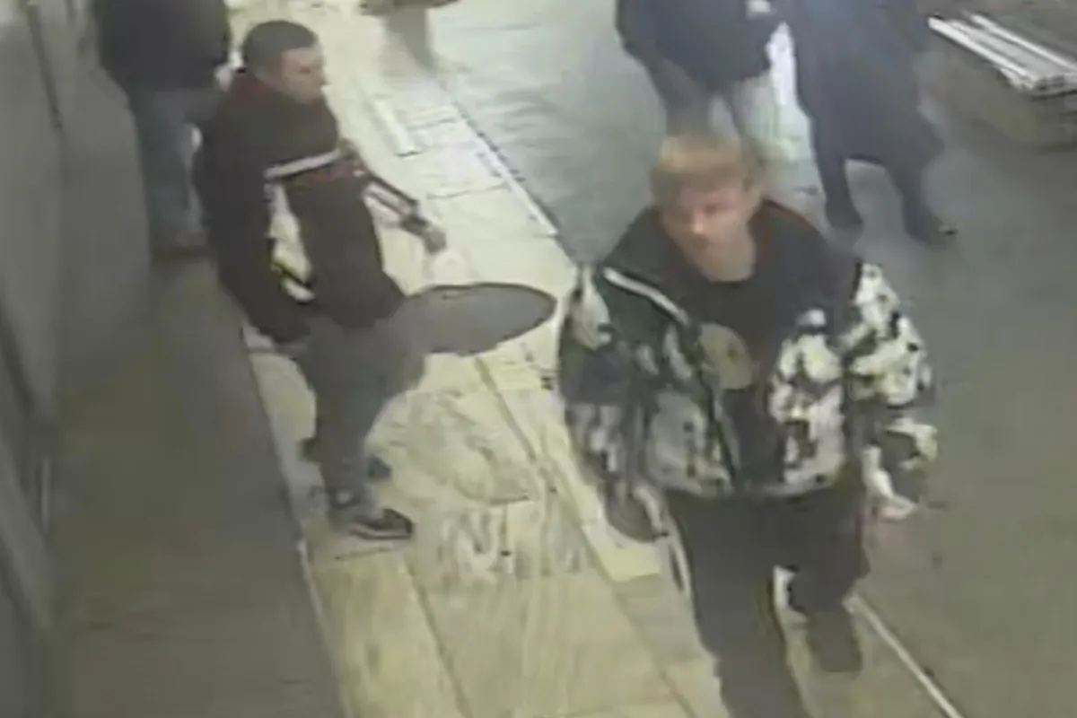 Brutalne pobicie w przejściu podziemnym przy ul. Lubicz. Policja szuka sprawców. ZDJĘCIA