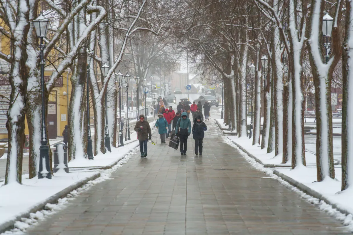Pochmurna niedziela z opadami deszczu ze śniegiem. W nocy mroźno i ślisko