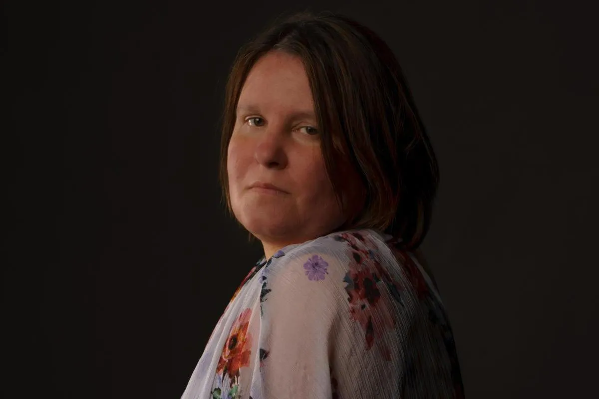 Haftuje i wiesza firanki, choć urodziła  się bez rąk. Anna Krupa przestrzega przed wyuczoną bezradnością