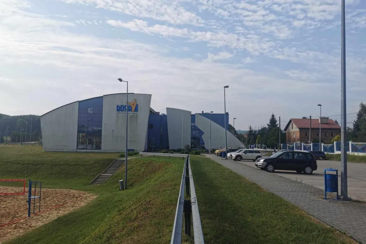 Jedyny basen w Brzesku znów będzie dostępny. "Początek wakacji jest terminem realnym"