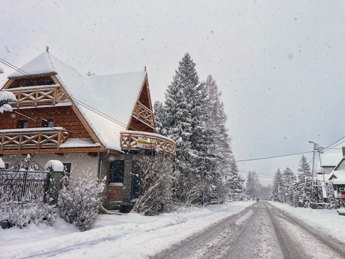 W Tatry wróciła zima i wzrosło zagrożenie lawinowe