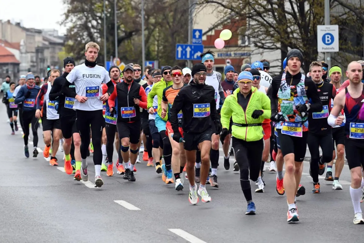Cracovia Maraton - tysiące biegaczy na ulicach Krakowa