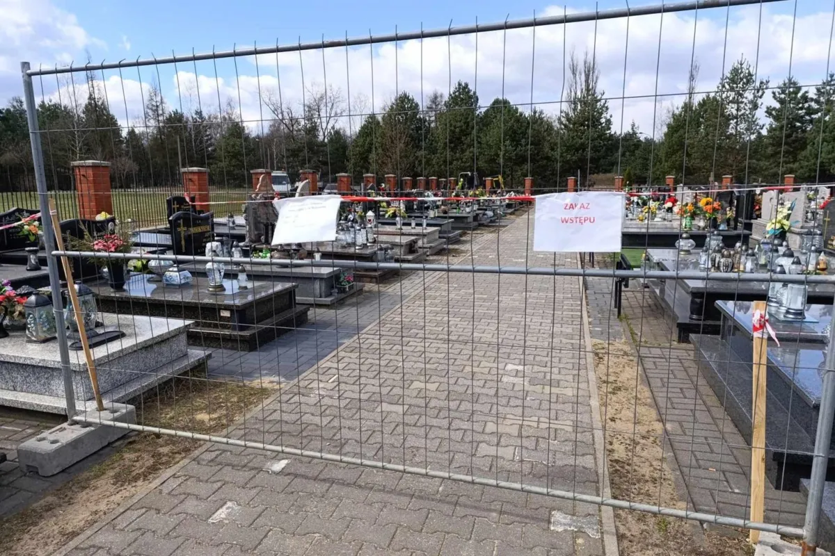 Woda podmyła już część grobów na cmentarzu komunalnym w Bukownie. Jak to powstrzymać?