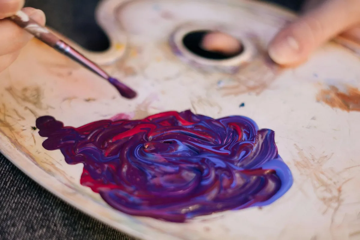 Kawa na wynos, ale w wyjątkowym kubku. Fundacja Artsider zmienia postrzeganie schizofrenii