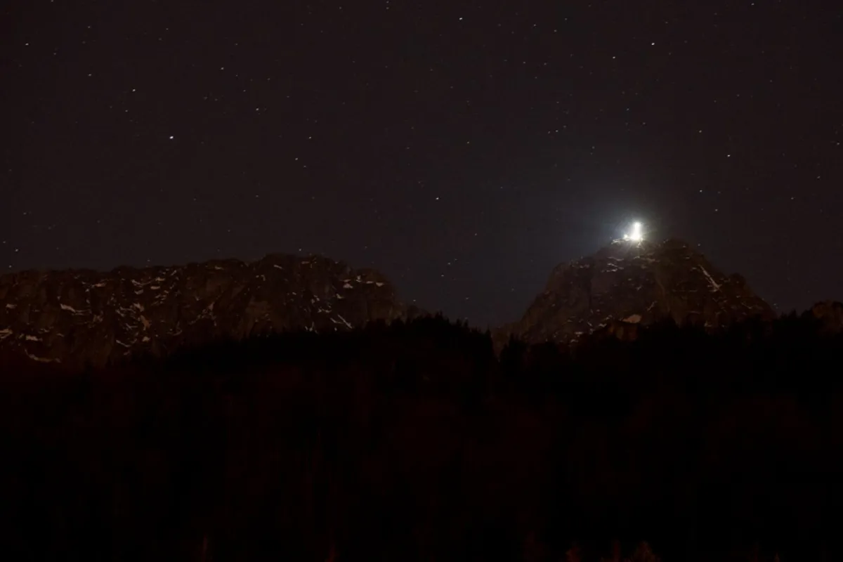 Giewont o wschodzie słońca? TPN przypomina: to teraz nielegalne!