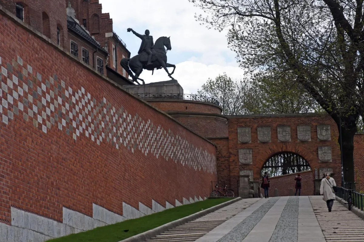Zakończył się remont drogi fortecznej pod Kurzą Stopką na Wawelu