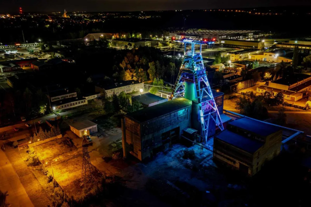 "Chrobry" rozświetla Olkusz – pierwsze próby iluminacji szybu