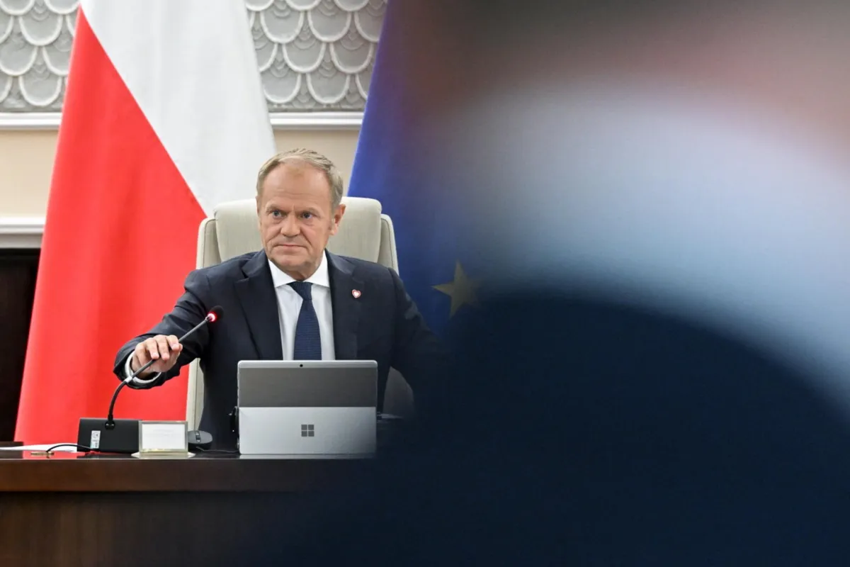 Nowy sondaż: KO na czele, ale władza poza zasięgiem? Analiza wyników