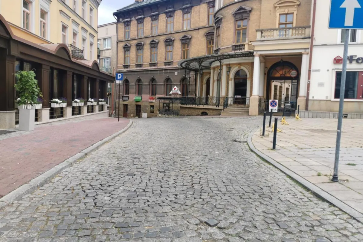 200 metrów Batorego za 2,5 mln zł. Powód? To "historyczny trakt"