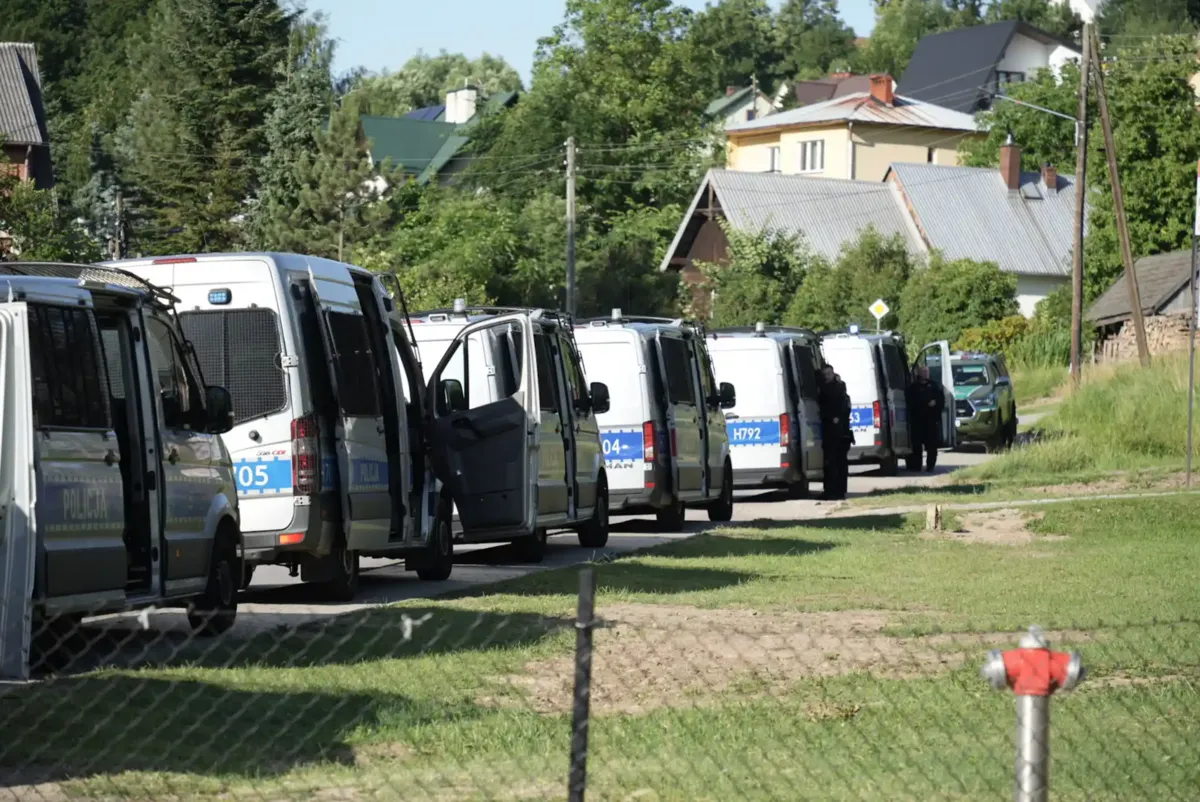 Czwarty dzień obławy za sprawcą podwójnego morderstwa w Starej Wsi