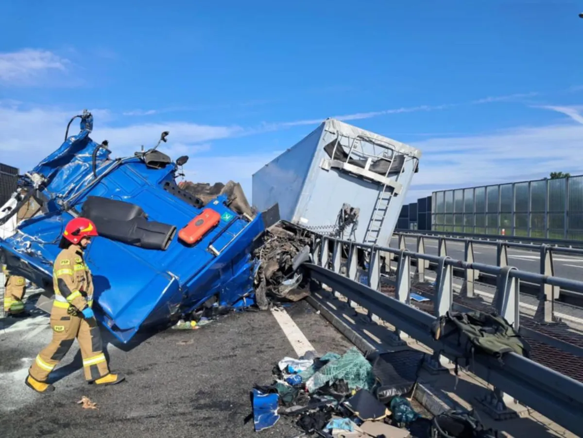Koniec utrudnień na A4 w Bochni po zderzeniu dwóch ciężarówek