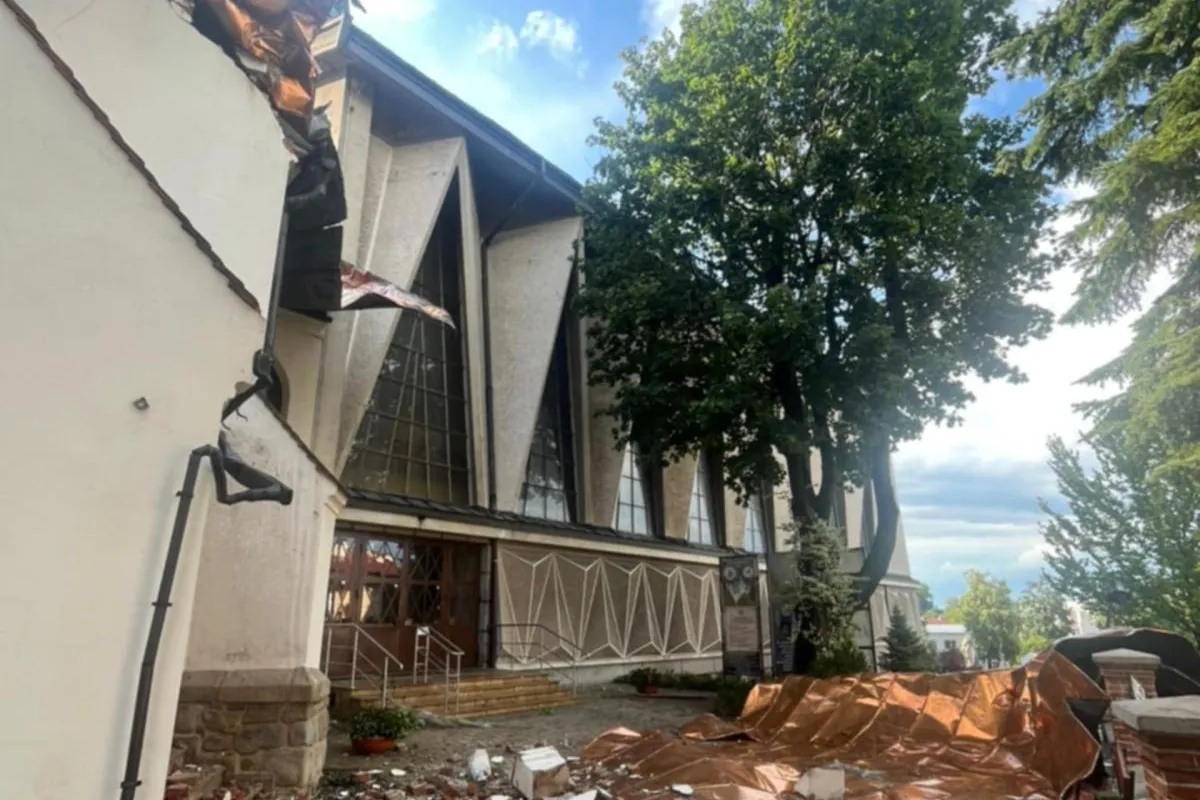 Burza nad Tarnowem i Brzeskiem: zniszczenia i ewakuacja 500 wiernych