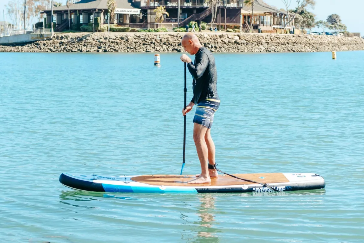 Wiosłowanie na stojąco. SUP to sport, który uzależnia