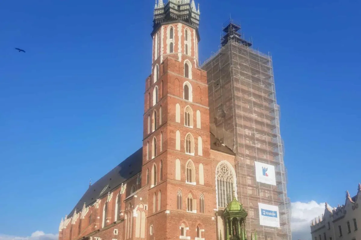 Renesansowy balkon na wieży Mariackiej odzyskuje dawny blask