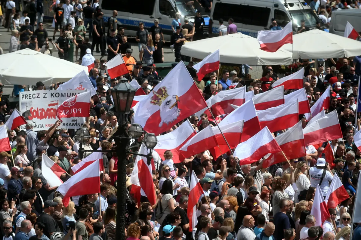 Antyimigrancki marsz i kontrmanifestacja w Krakowie