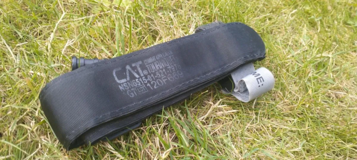 Staza taktyczna - standardowy element wyposażenia apteczki cywilnej, ale tylko w krajach Europy Zachodniej 