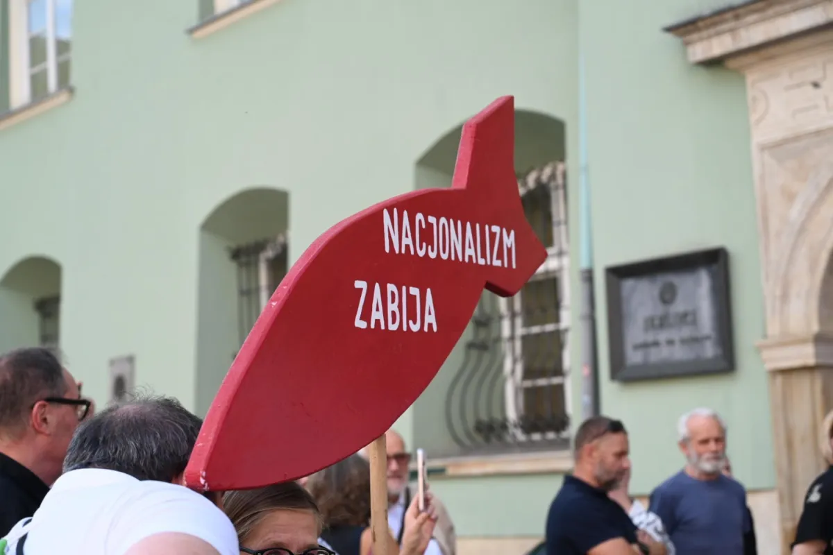 "Faszyzm też zaczynał się powoli". Pikieta antyfaszystowska w Krakowie