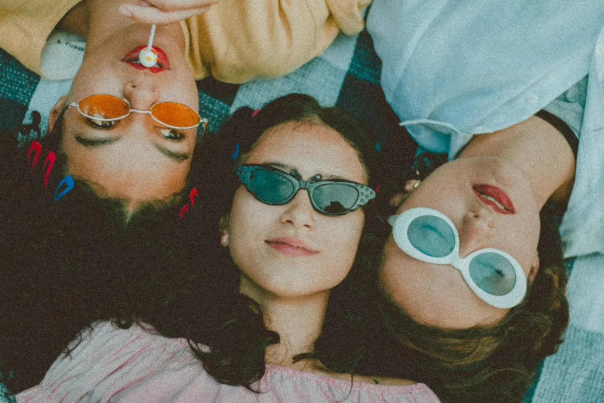 Our Girls Club: Krakowska przestrzeń girlhood i integracji kobiet