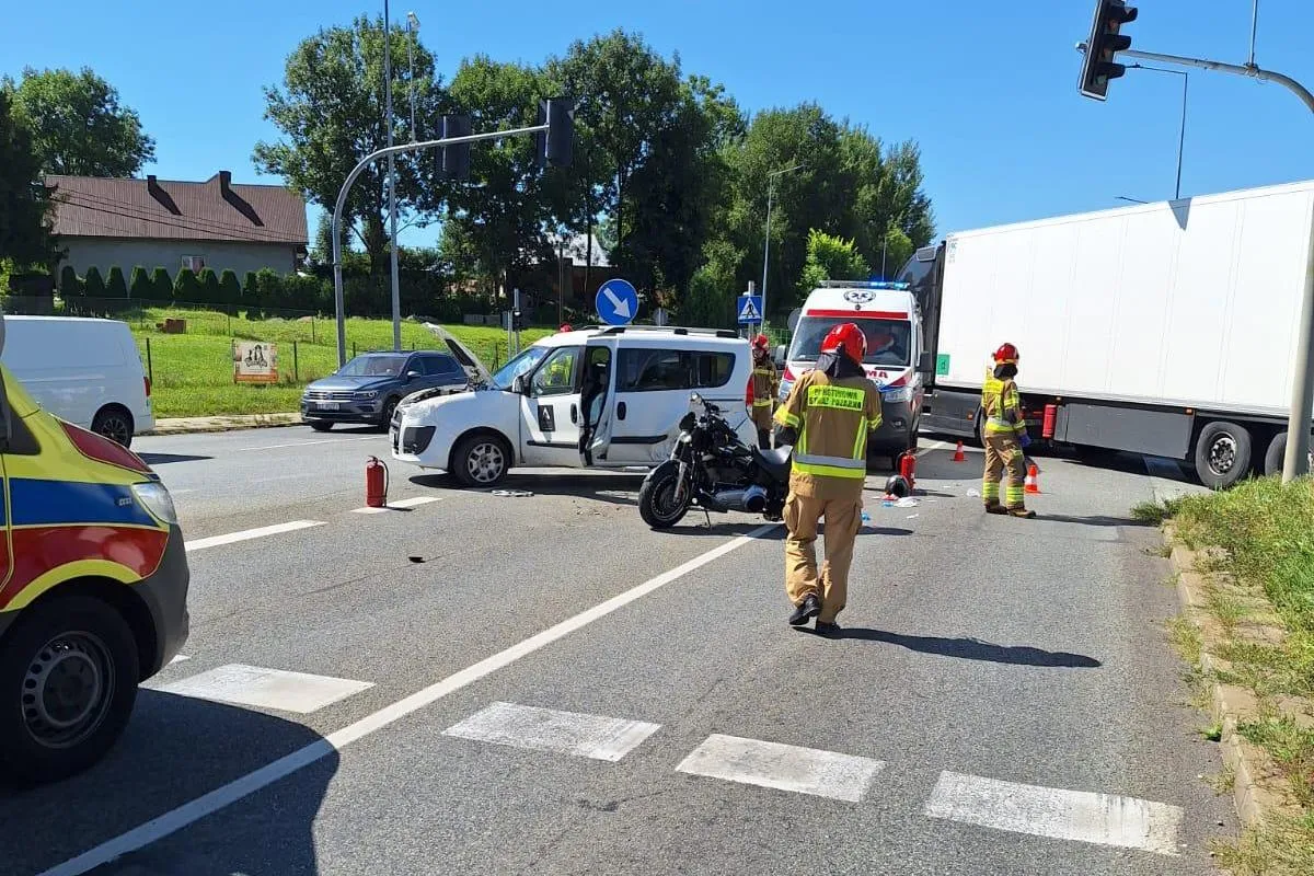 Groźny wypadek na starej krajowej czwórce w Zgłobicach koło Tarnowa