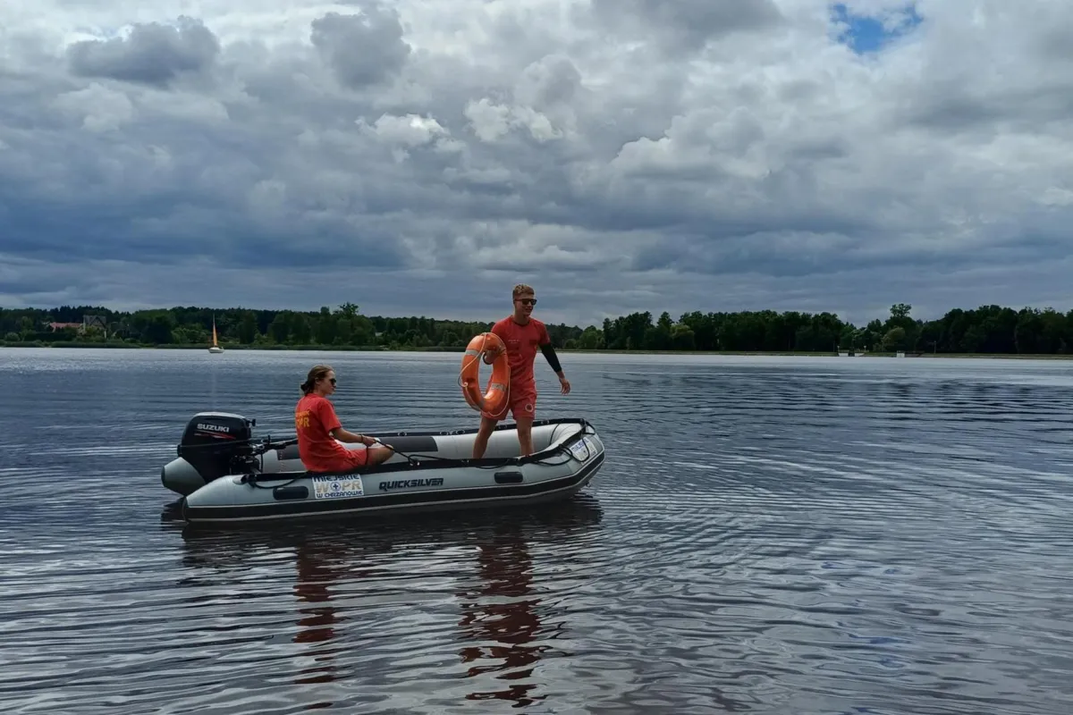 Nauka przez zabawę. Miejskie WOPR w Chrzanowie organizuje pierwszy piknik rodzinny nad zalewem Chechło