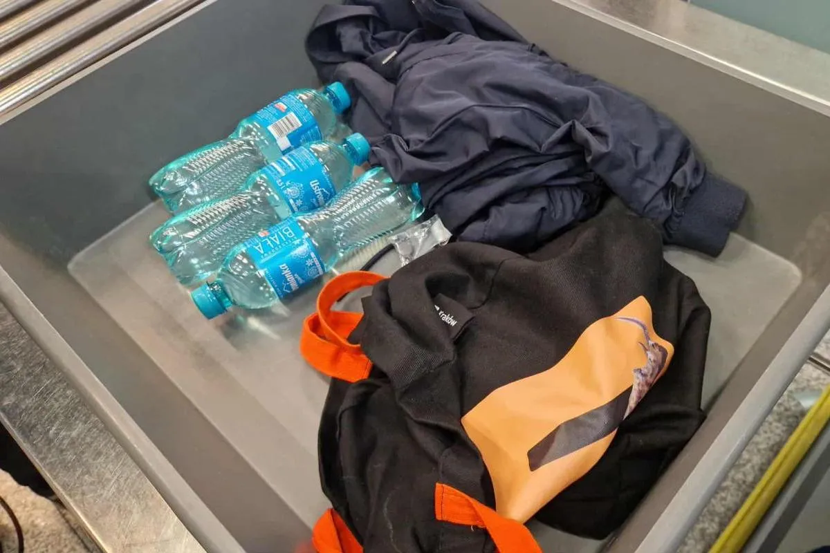 Pierwsi w Polsce! Lotnisko Kraków Airport zniosło limit płynów w bagażu podręcznym