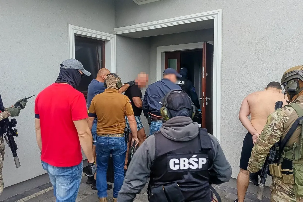 Przemycili 260 milionów sztuk papierosów! CBŚP rozbiła międzynarodową grupę przestępczą (FILM)