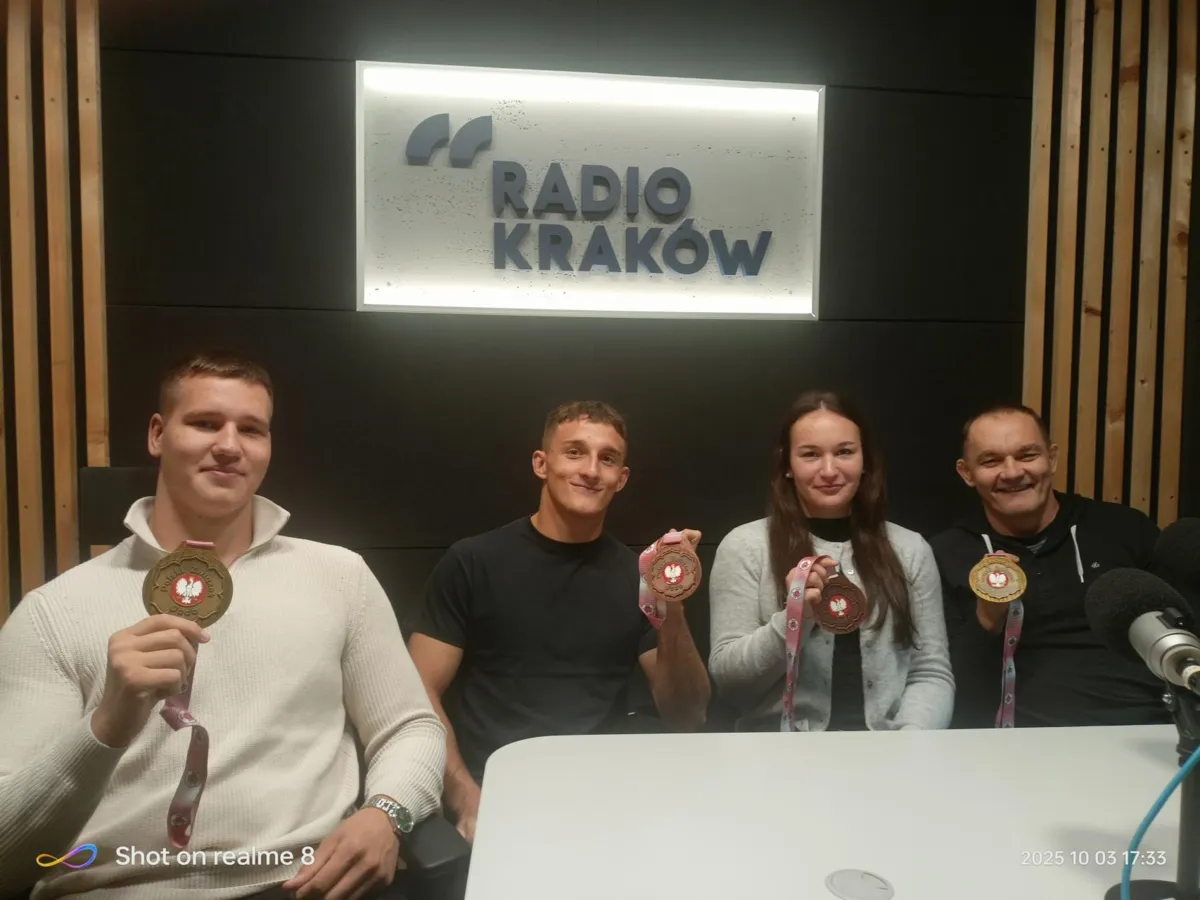 Młodzi judocy Wisły z mistrzowskimi medalami w Radiu Kraków: „Jak masz ambicje, to tylko walcz i idź do przodu”