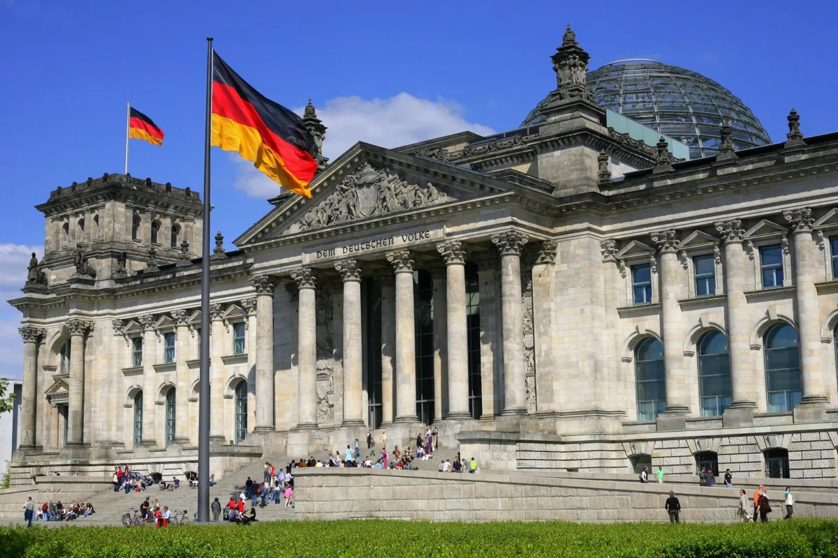 AFD liderem sondaży w Niemczech. „Nie da się jej wymazać z niemieckiej sceny politycznej”