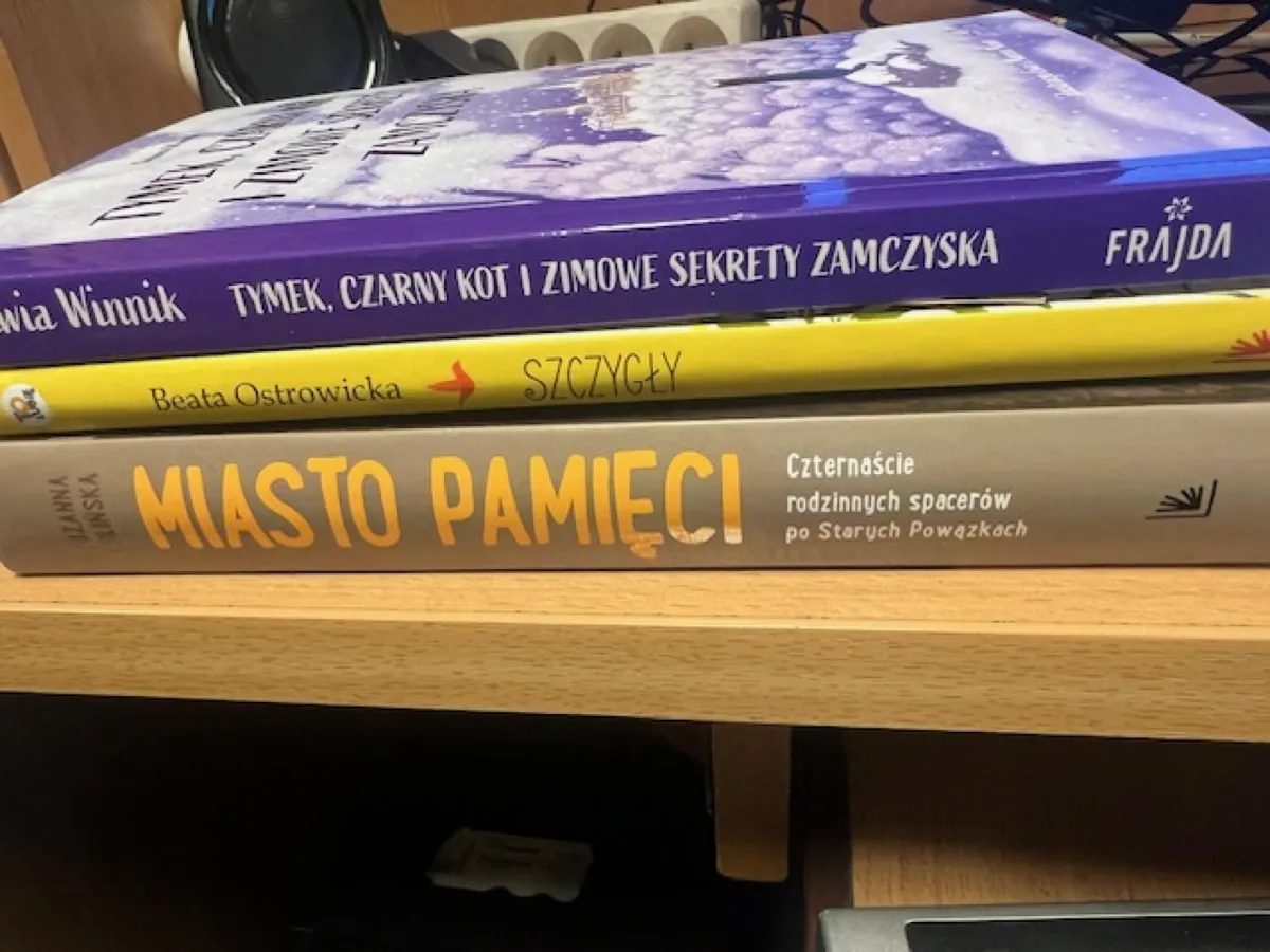 Miasto pamięci. Szczygły. Tymek i czarny kot. Alfabet 2.11.2025