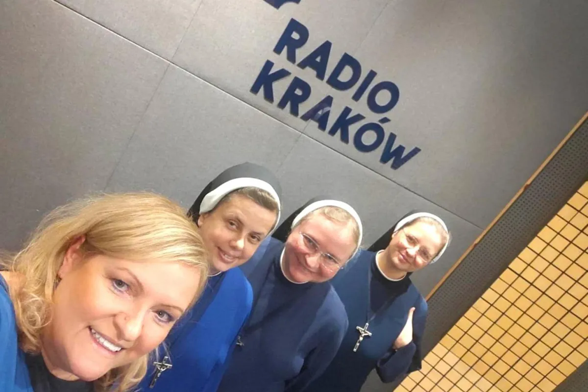 Dlaczego kobiety wstępują do zakonów? Służą na całym świecie jako katechetki, opiekunki, kucharki...