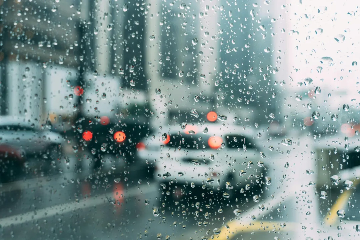 Deszczowa niedziela w Małopolsce. W nocy ochłodzenie i opady deszczu ze śniegiem