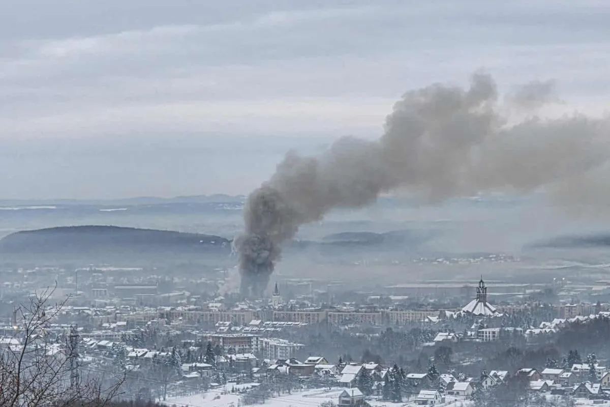 Pożar w Skawinie pod Krakowem ugaszony. Apel do mieszkańców o zamknięcie okien