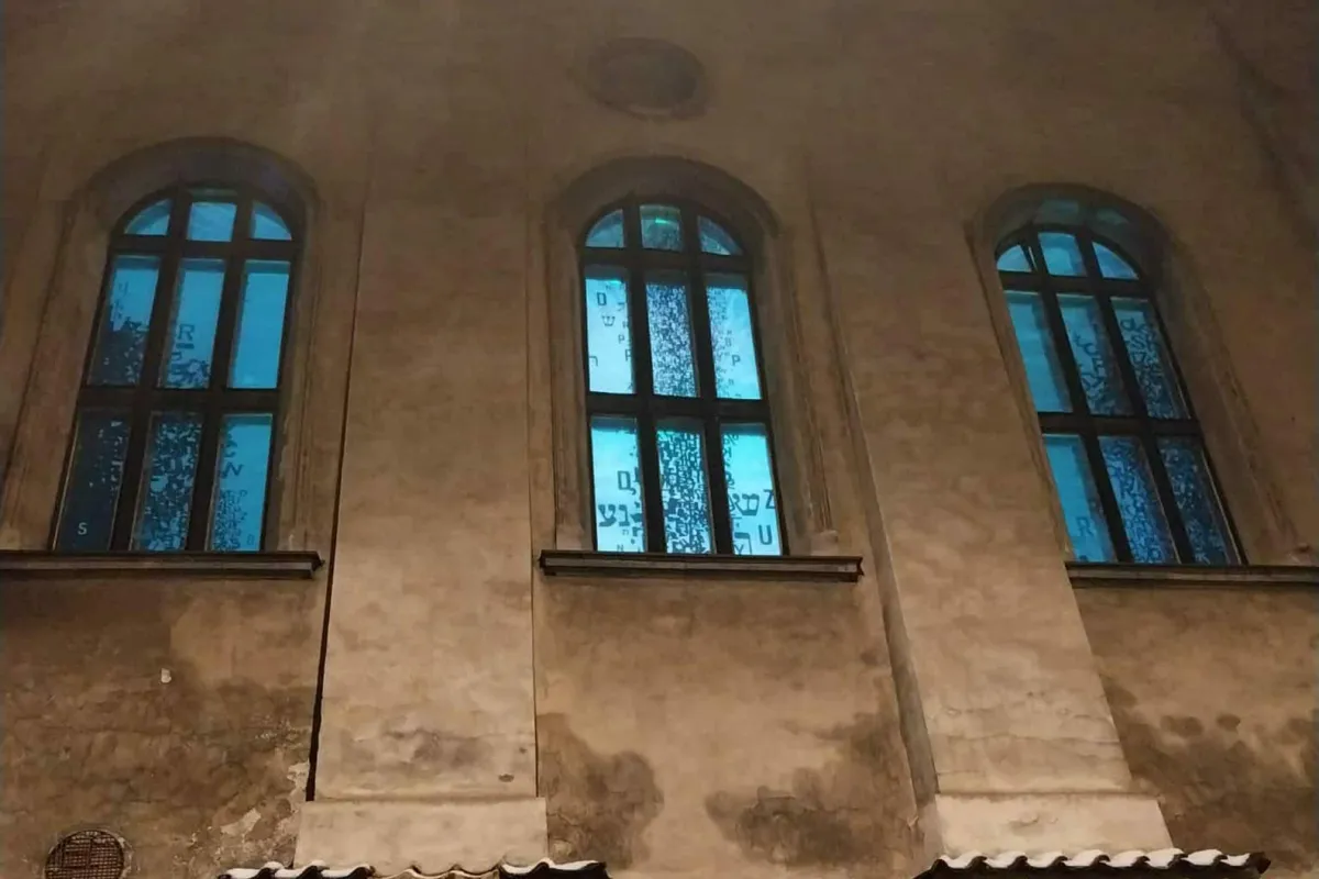"Oko poety" patrzy na plac. Sztuka w centrum krakowskiego Kazimierza